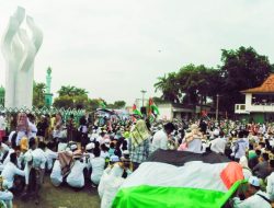 Ribuan Massa Padati Monumen Arek Lancor Pamekasan Aksi Solidaritas Bela Palestina