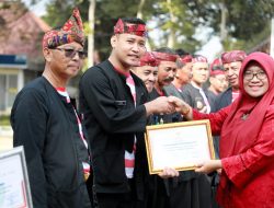 Dapat Penghargaan dari Pj Bupati Pamekasan, Lurah Bartim Ajak Masyarakat Bersinergi Jaga Kebersihan