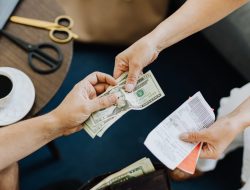 Hedonisme, Gaya Hidup yang Buat Gen Z Terjebak Pinjol hingga Judi Online