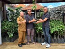 PT Empat Sekawan Mulya Salurkan 800 Bibit Durian di Empat Desa di Pamekasan