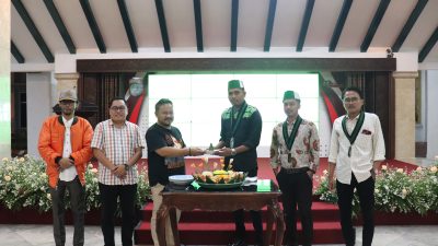 Foto bersama setelah Pemotongan Tumpeng dalam acara Dies Natalis HMI Ke-78