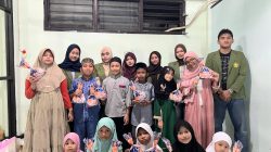Mahasiswa UPN Veteran Jawa Timur Edukasi Santri TPQ tentang Etika Bermedia Sosial dan Anti-Hoaks