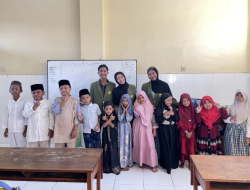 Gemas dan Edukatif, Mahasiswa UPN Veteran Jatim Ajak Anak-Anak TPQ Hidayatul Amin Belajar Toleransi Sejak Dini